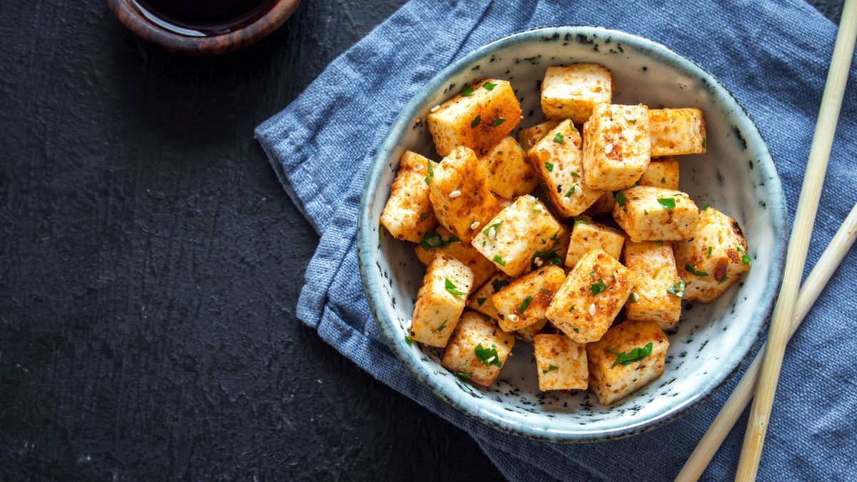 Tofu: Warenkunde und Kochschule - wie bereitet man Tofu richtig zu, welche Sorten gibt es?