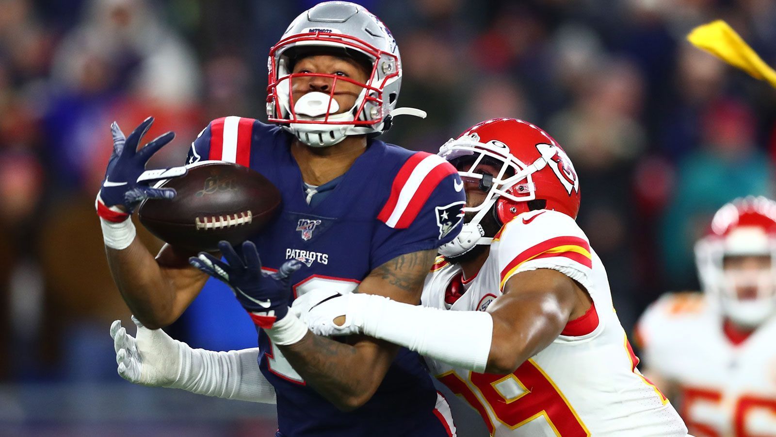 
                <strong>Jakobi Meyers</strong><br>
                Auch Meyers stieß ungedraftet zu den Patriots - allerdings schon 2019. Er überzeugte und kam auf 15 Saisoneinsätze, in denen er zwar ohne Score blieb, aber 26 Receptions für 359 Yards anhäufte. Für das NC State Wolfpack war er in drei College-Jahren auf 168 Catches für 1932 Yards samt neun Touchdowns gekommen.
              