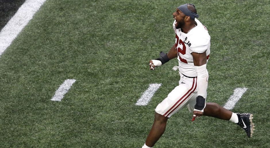 
                <strong>Rashaan Evans (LB, Alabama)</strong><br>
                Vielseitigkeit ist der große Trumpf von Rashaan Evans. Er ist auf der Position des Linebackers zu Hause, kann aber auch als Defensive End eingesetzt werden. Mit seiner Geschwindigkeit ist der 1,90 Meter große und 106 Kilogramm schwere Verteidiger besonders bei Blitz-Spielzügen sehr gefährlich, kam in seiner letzten College-Saison dadurch auf sechs Sacks. Einige Scouts bezweifeln allerdings, ob er die körperlichen Voraussetzungen für eine lange NFL-Karriere mitbringt.  
              
