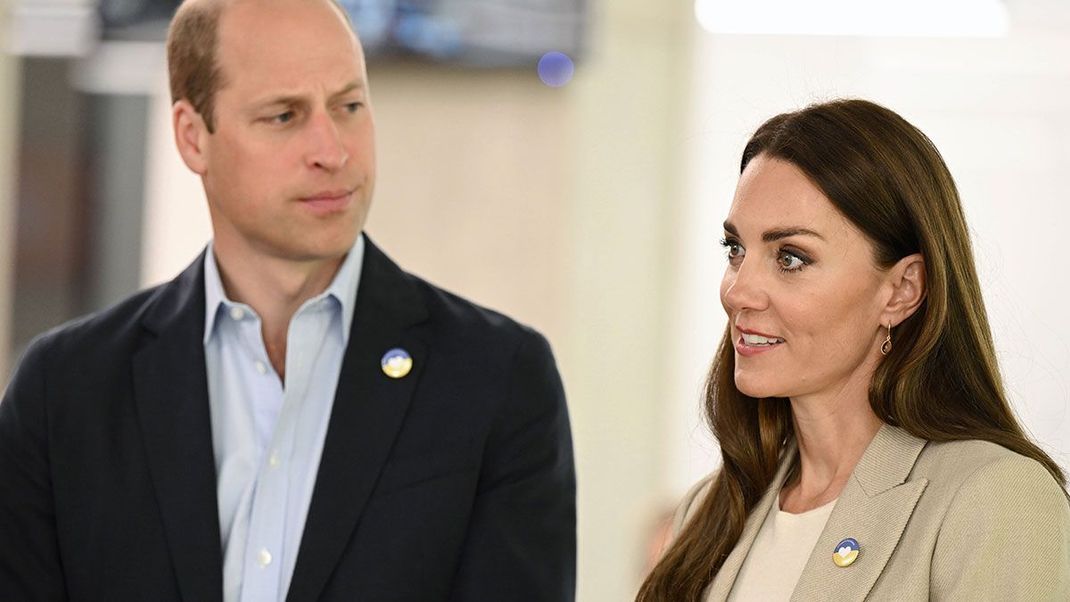 Im Jahr 2003 geben Prinz William und Kate ihre Beziehung offiziell bekannt, doch nur wenig später folgt die Trennung und viele Momente voller Eifersucht.