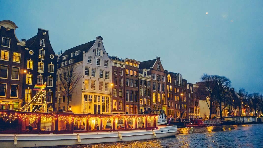 In den Straßen von Amsterdam finden Jungefrauen 2023 ihr Glück