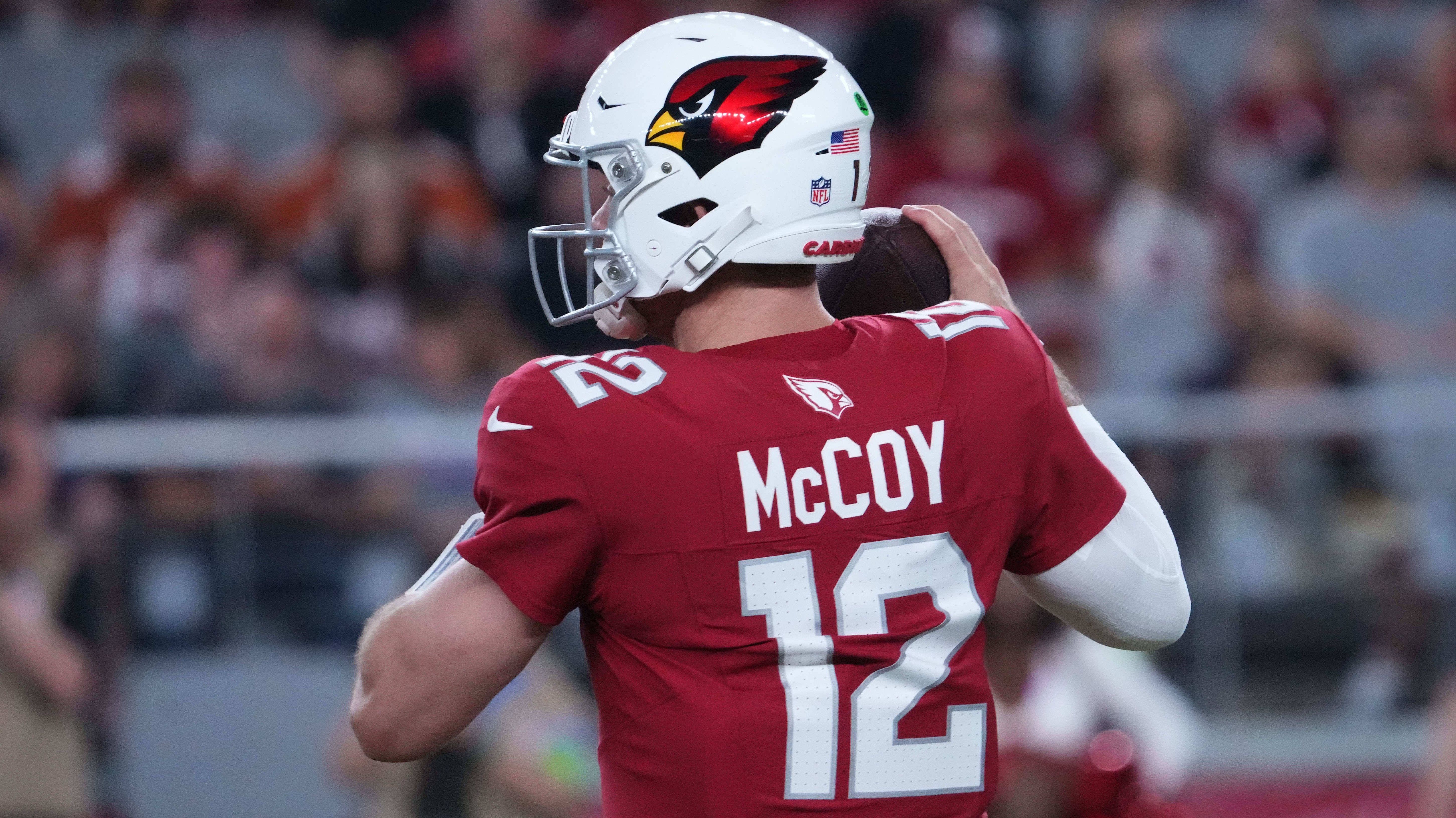 <strong>Colt McCoy (Free Agent)</strong><br>Quarterback Colt McCoy hat über die Plattform "X" sein Karriereende nach 14 Jahren NFL bekannt gegeben. Der ehemalige Drittrunden-Pick der Cleveland Browns sucht nach dem Auslaufen seines Vertrags bei den Arizona Cardinals 2022 eine neue Herausforderung. Medienberichten zufolge wird sich McCoy dem TV-Sender "NBC" als Studio-Analyst zuwenden.