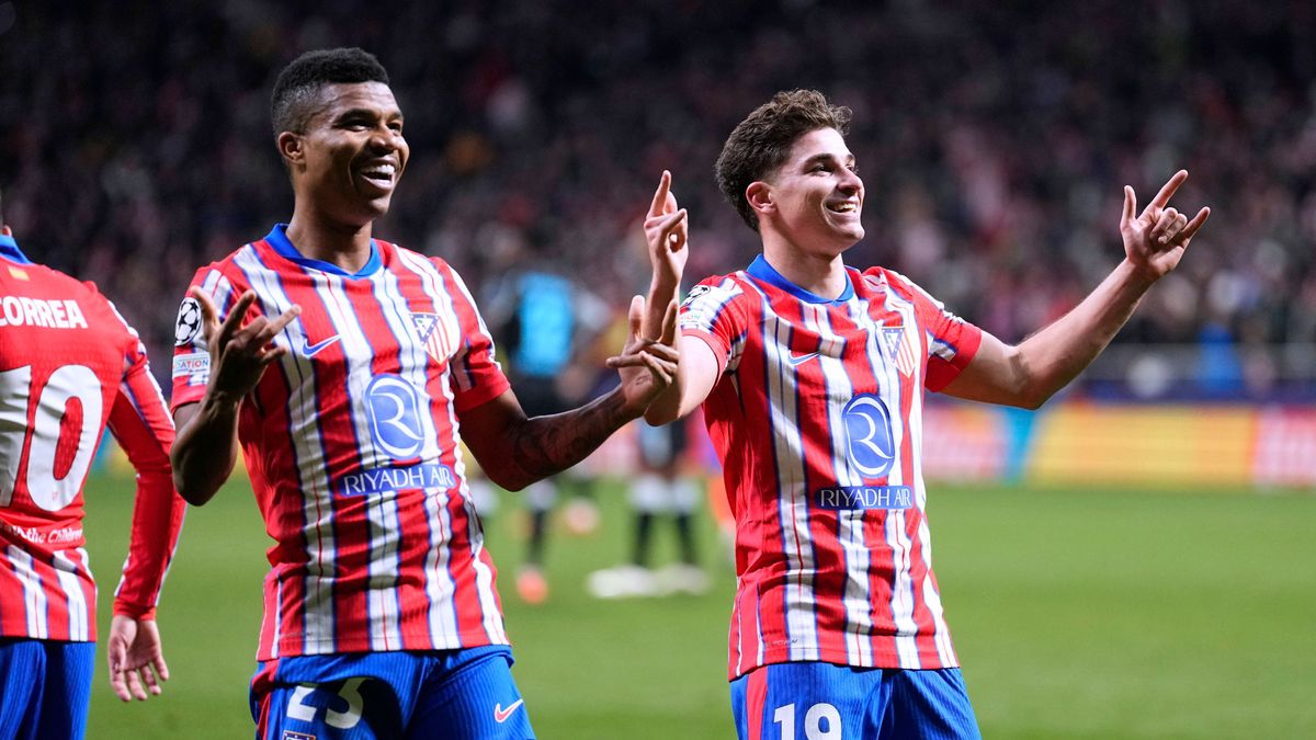ALVAREZ Julian Team Atletico de Madrid jubelt nach seinem Siegestor zum 2 : 1 mit REINILDO UEFA Champions League Saison 2024 - 2025 Spiel Atletico de Madrid - Bayer 04 Leverkusen 2 : 1 am 21.01.202...