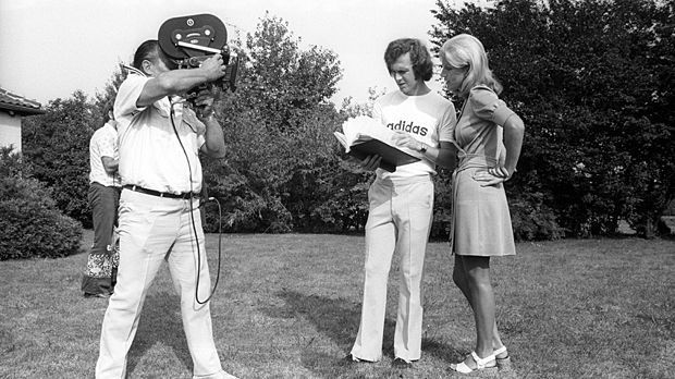 
                <strong>Franz Beckenbauer</strong><br>
                Der halb-dokumentarische Film "Libero" von 1973 drehte sich um das Leben Franz Beckenbauers. Der 85 Minuten lange Streifen bekam nicht unbedingt die besten Kritiken, ist aber wie alles, was der "Kaiser" gemacht hat, Kult.
              