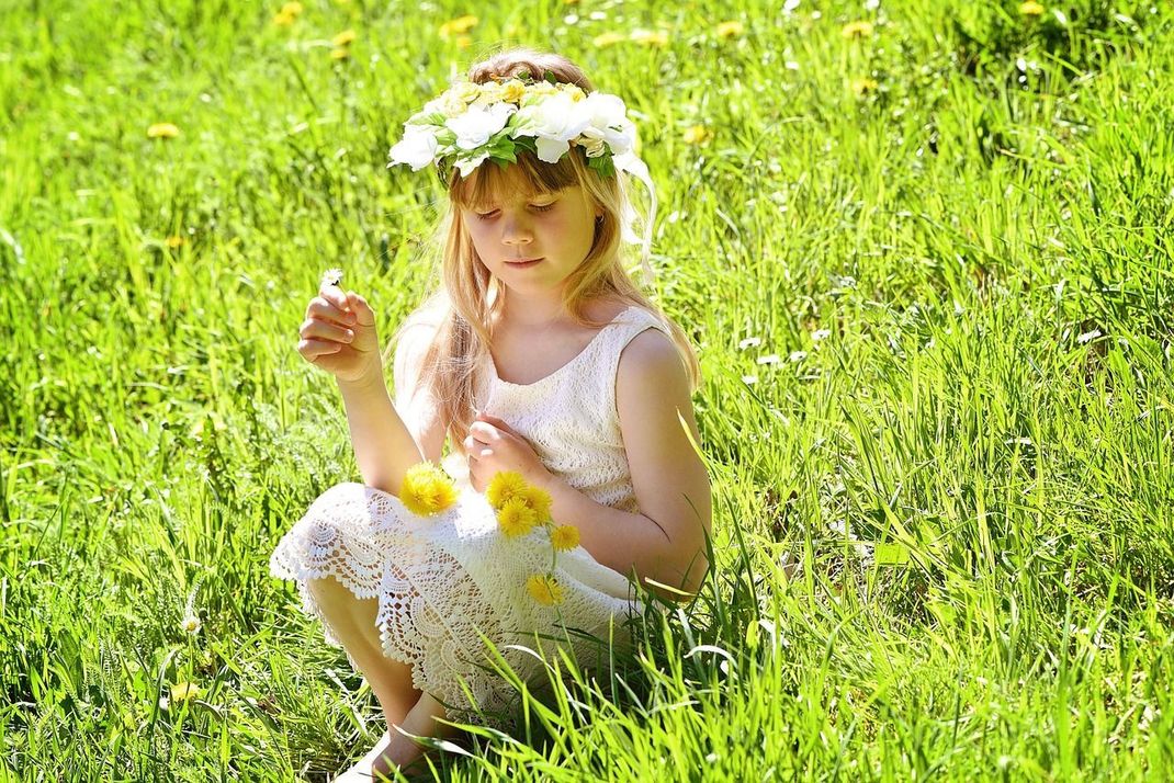 Blumenmädchen dürfen ausnahmsweise auch ein weißes Kleid tragen.