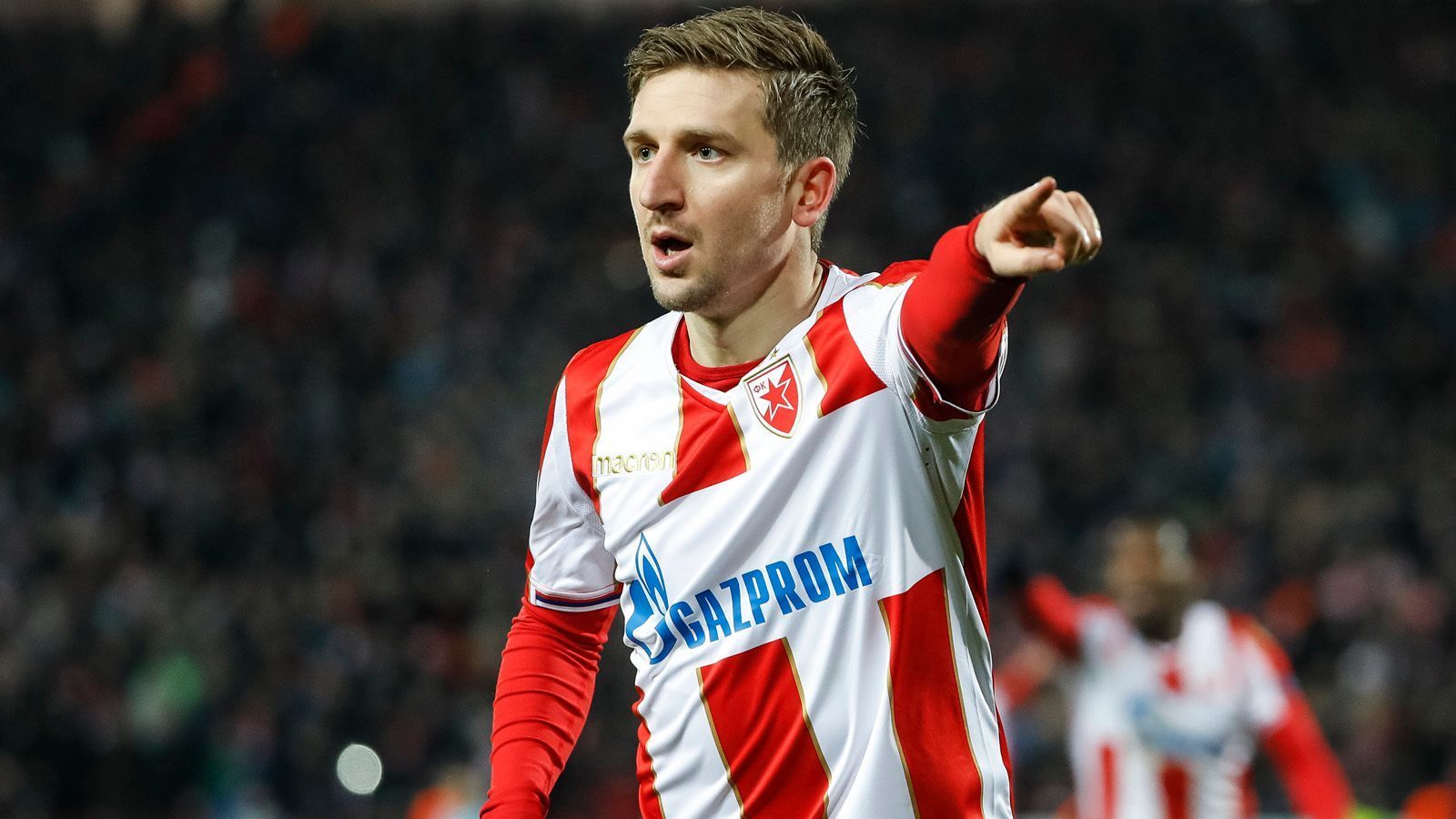 
                <strong>Gruppe B</strong><br>
                Der FC Bayern München steht vor dem letzten Spieltag als Gruppenerster fest. Tottenham Hotspur und Jose Mourinho müssen sich mit Platz 2 begnügen, sind aber auch sicher im Achtelfinale. Der Platz für die Europa League entscheidet sich zwischen Roter Stern Belgrad und Olympiakos Piräus. Die Griechen empfangen die Serben und müssen unbedingt gewinnen, um noch Dritter zu werden. Dem serbischen Meister um den ehemaligen Bundesliga-Spieler Marko Marin genügt bereits ein Unentschieden.
              