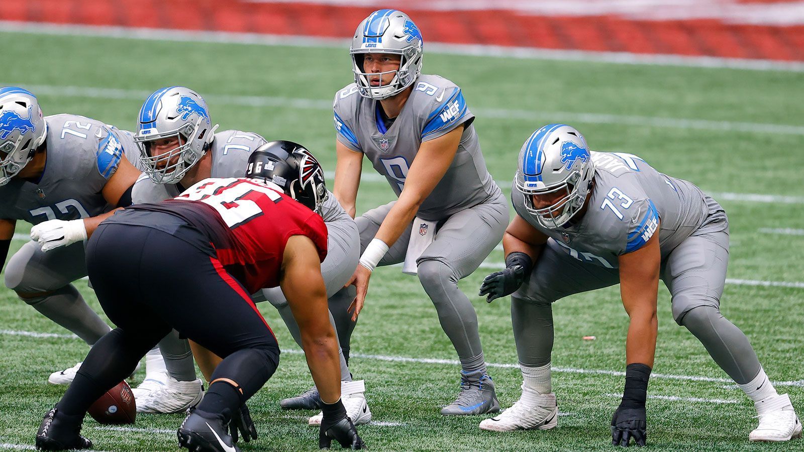 
                <strong>Detroit Lions</strong><br>
                Die Detroit Lions haben mit ihrem Trade für Everson Griffen bewiesen, dass sie die Saison noch nicht abgeschenkt haben. Daher könnten sie bis Dienstag noch einen weiteren Trade machen. Mögliche Namen sind dabei Linebacker Zach Cunningham von den Houston Texans und Stephon Gilmore, den Trainer Matt Patricia bestens kennt. Sollten sie sich aber entscheiden, lieber Spieler abzugeben, dürften Running Back Kerryon Johnson und Wide Receiver Marvin Jones auf dem Sprung sein.
              