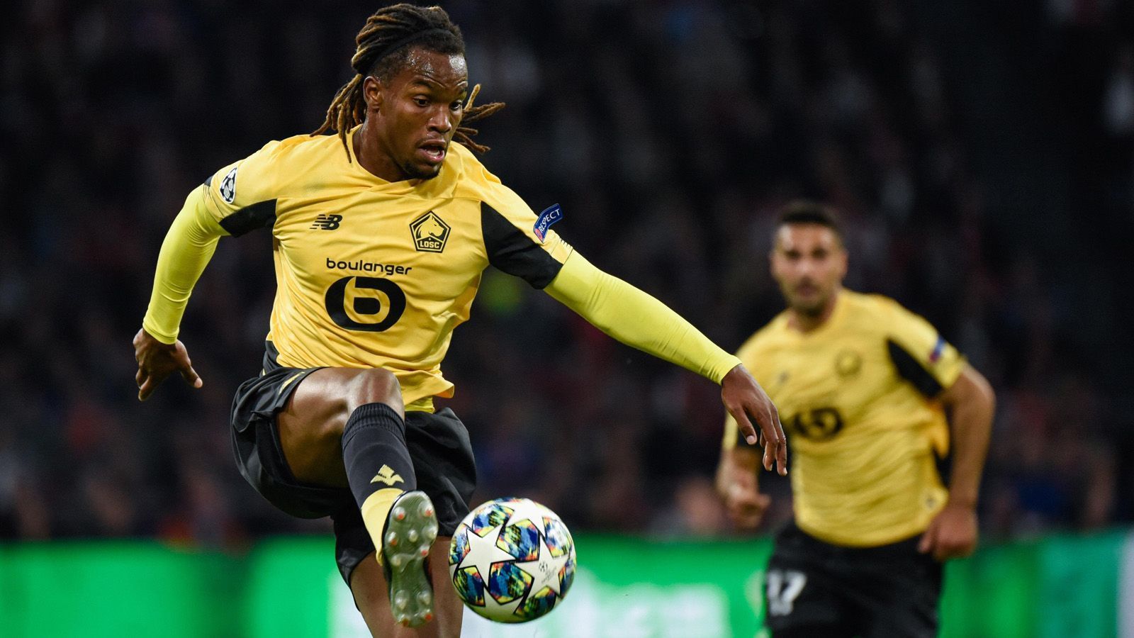 
                <strong>Renato Sanches (OSC Lille, Ligue 1) </strong><br>
                Im Sommer wurde das Kapitel Renato Sanches beim FC Bayern endgültig geschlossen, die Münchner verkauften den Portugiesen für 20 Millionen Euro nach Frankreich zum OSC Lille. Als frischgebackener Europameister kam Sanches 2016 für 35 Millionen zum Rekordmeister. Die Erwartungen als eines der größten Fußball-Juwele Europas konnte er allerdings nie erfüllen. In Lille kam der 22-Jährige bisher zu vier Saisoneinsätzen, zwei davon in der Startelf. 
              