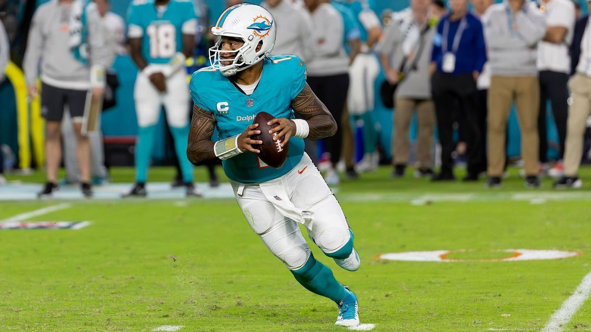 SPORTS-FBN-WEEK17-PICKS-MI Miami Dolphins quarterback Tua Tagovailoa (1) prepares to pass during the second half of their NFL game against the San Francisco 49ers at Hard Rock Stadium on Sunday, De...