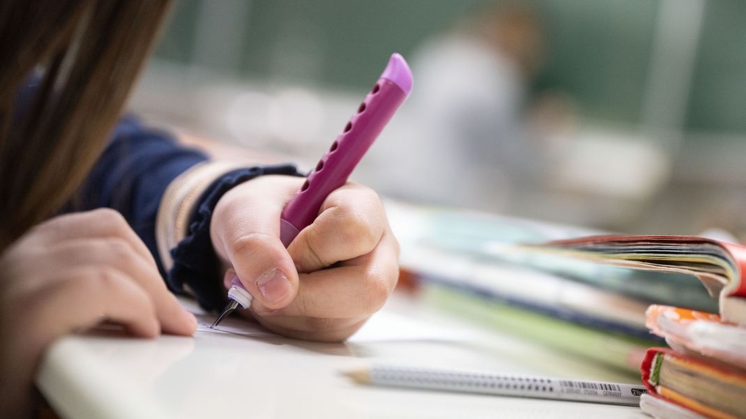 Eine Lehrerin eines Gymnasiums im italienischen Chioggia sei rund 20 Jahr lang nicht zum Unterricht erschienen.