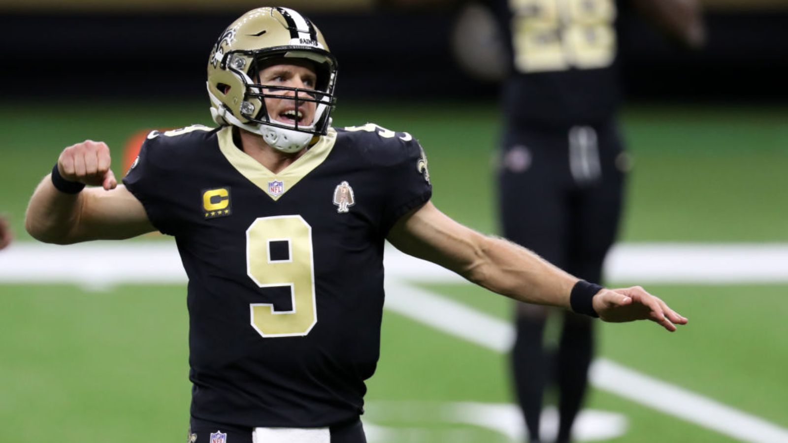 
                <strong>NFL-Rekord: Touchdown-Pässe in einem Spiel</strong><br>
                Der nächste Rekord von Drew Brees ist zwar nur ein Geteilter, jedoch hat trotzdem kein anderer Quarterback mehr. Im Spiel gegen die New York Giants am 1. November 2015 warf Brees satte sieben Touchdown-Pässe - ein geteilter NFL-Rekord. Das Spiel war übrigens ein völlig verrücktes, denn auch auf der anderen Seite schaffte Eli Manning sechs Touchdowns. Das Spiel endete mit einem 52-49-Sieg für die New Orleans Saints.
              
