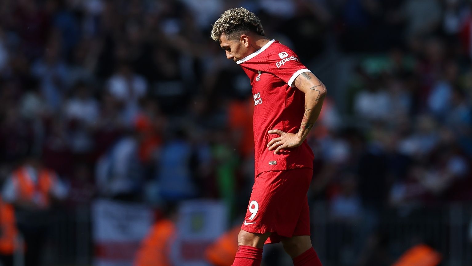 
                <strong>Platz 2 - Roberto Firmino (FC Liverpool)</strong><br>
                &#x2022; <strong>Bisheriger Verein: </strong>FC Liverpool<br>&#x2022; <strong>Größte Erfolge: </strong>Champions-League-Sieger 2019, 1x englischer Meister<br>&#x2022; <strong>Marktwert: </strong>22 Millionen Euro<br>&#x2022; <strong>Alter: </strong><br>&#x2022; <strong>Tendenz: </strong>wird auf jeden Fall gehen<br>&#x2022; <strong><strong>Mögliche Ziele:</strong> </strong>Manchester United, FC Barcelona, Galatasaray Istanbul<br>
              