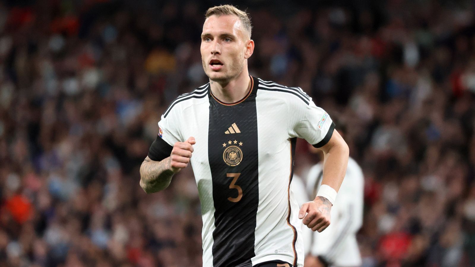 
                <strong>David Raum</strong><br>
                &#x2022; Verein: RB Leipzig<br>&#x2022; Länderspiele: 11<br>&#x2022; Länderspieltore: /<br>&#x2022; Bundesligaspiele: 44<br>
              