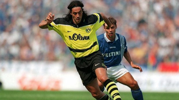 
                <strong>Paulo Sousa</strong><br>
                Der frühere portugiesische Nationalspieler Paulo Sousa schloss sich 1994 Juventus Turin an und blieb dem italienischen Topklub zwei Jahre erhalten. In dieser Zeit sammelte der Mittelfeldspieler mit den Italienern zahlreiche Titel, unter anderem einen Scudetto und den Champions-League-Titel. 1996 schnappte sich dann Dortmund Sousa und erneut traf der Profi eine gute Wahl. Denn schon in der ersten Saison gewann der Portugiese mit dem BVB die Champions League - ausgerechnet durch einen Finalerfolg gegen Ex-Klub Juventus Turin. Nach anderthalb Jahren mit 40 Einsätzen, setzte Sousa seine Laufbahn wieder in Italien fort, wechselte zu Inter Mailand. Mittlerweile arbeitet der 47-Jährige seit Jahren als Trainer, coacht aktuell den chinesischen Erstligisten Tianjin Quanjian (mit Anthony Modeste). 
              