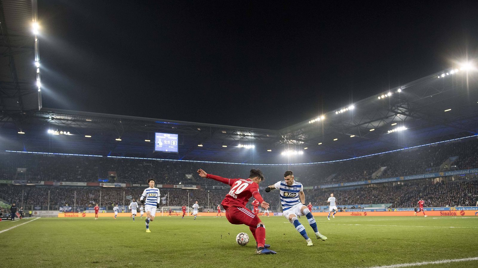 
                <strong>Schauinsland-Reisen-Arena (Duisburg)</strong><br>
                Schauinsland-Reisen-Arena (Duisburg): Auch ziemlich kurios: Der Name der Spielstätte des MSV Duisburg. Seit 2010 ist das Stadion der Zebras nach einem Reiseveranstalter benannt.
              