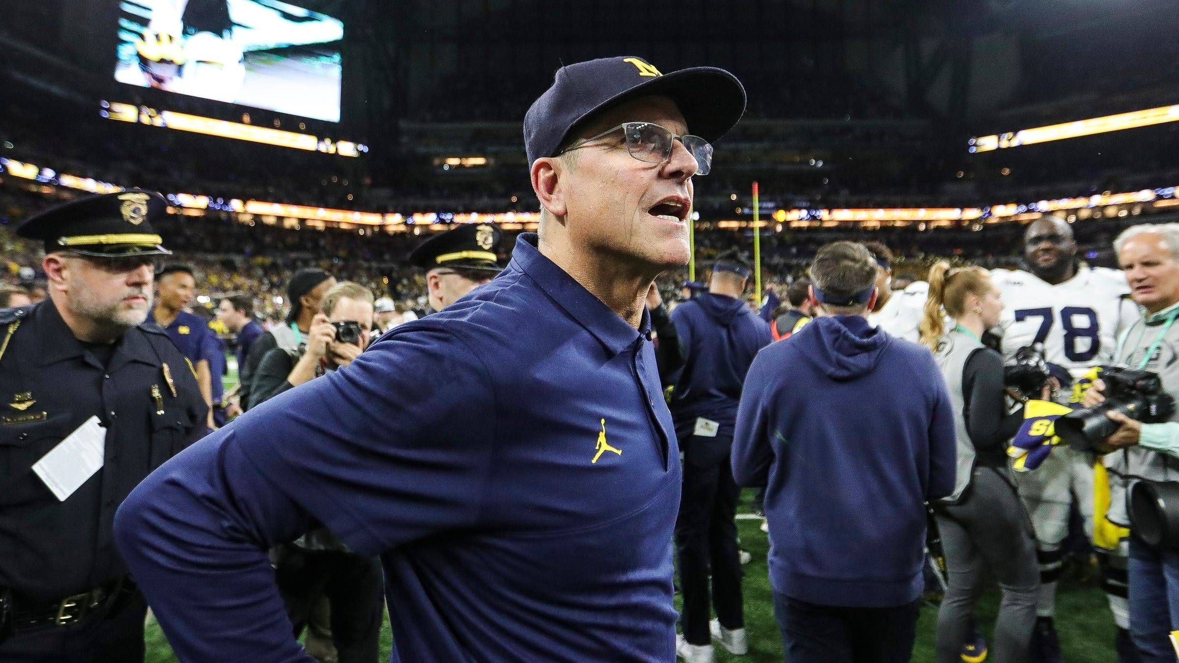 <strong>Jim Harbaugh<br></strong>Ohne Zweifel gehört Jim Harbaugh zu den prominenteren Kandidaten. Als langjähriger Erfolgstrainer der Michigan Wolverines wäre eine Rückkehr in die NFL keine Überraschung. Der 59-Jährige ist aber definitiv keine günstige Option. Ein Name, der in letzter Zeit sehr häufig genannt wurde. Aber: Harbaugh wurde in der Vergangenheit oft mit NFL-Teams in Verbindung gebracht, ohne dass es konkret wurde.&nbsp;