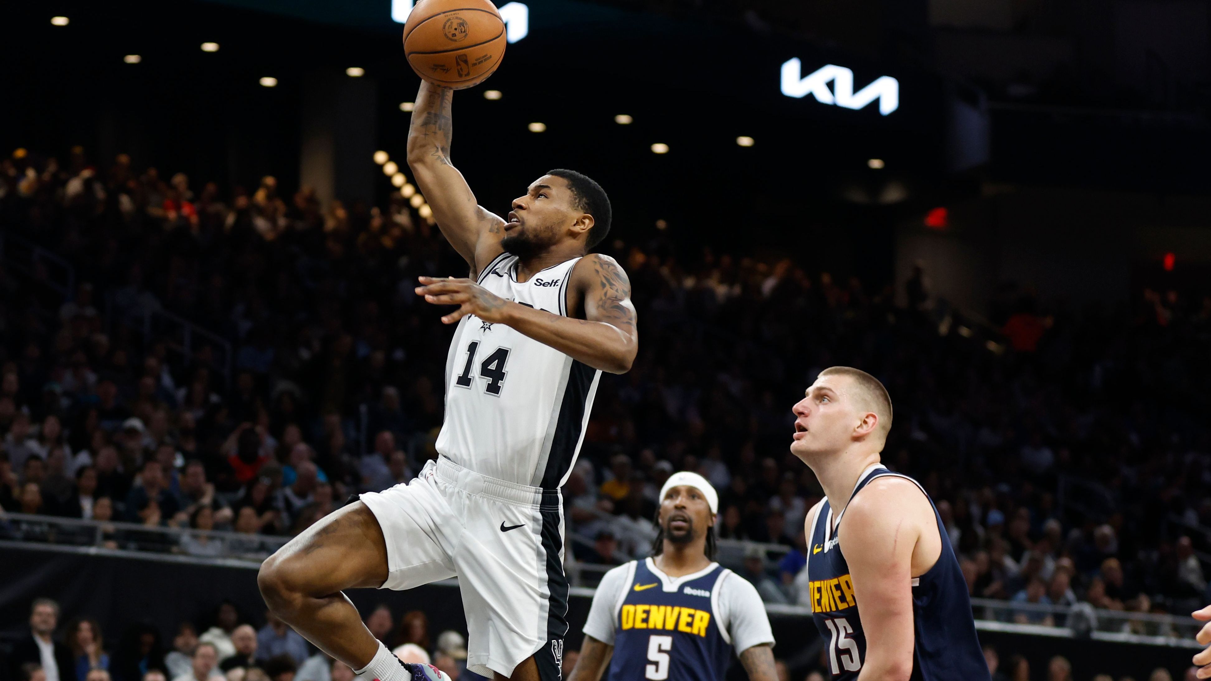 <strong>28. San Antonio Spurs (zuvor Rang 28, 14:53)<br></strong>Gerade offensiv zeigten sich die Spurs ohne Wembanyama sehr stark. Der Franzose hat etwas Probleme im Abschluss über die vergangenen Spiele, kommt im März aber auf 4,0 Blocks pro Partie. Wenn es mal eng wird, hat San Antonio große Probleme. In Clutch Games sind nur die Wizards noch schlechter (7:23).