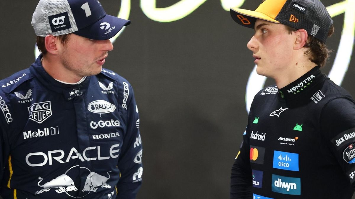 Max Verstappen im Gespräch mit Oscar Piastri