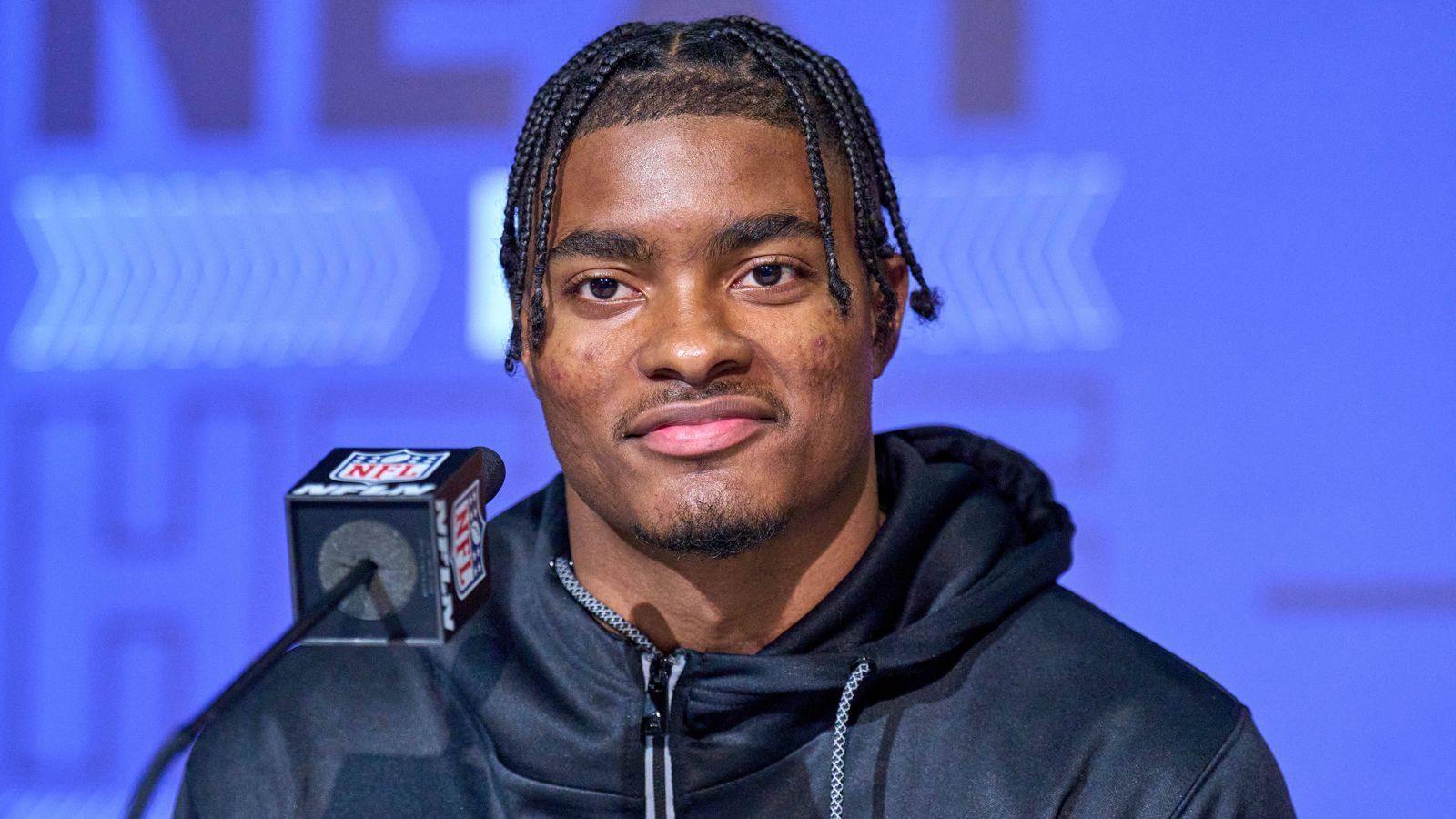 
                <strong>30. Pick: Kansas City Chiefs - Jaquan Brisker, Safety, Penn State</strong><br>
                Kansas City darf gleich zwei Mal hintereinander ziehen, verstärkt sich diesmal aber in der Secondary mit Safety Jaquan Brisker von der Penn State.
              
