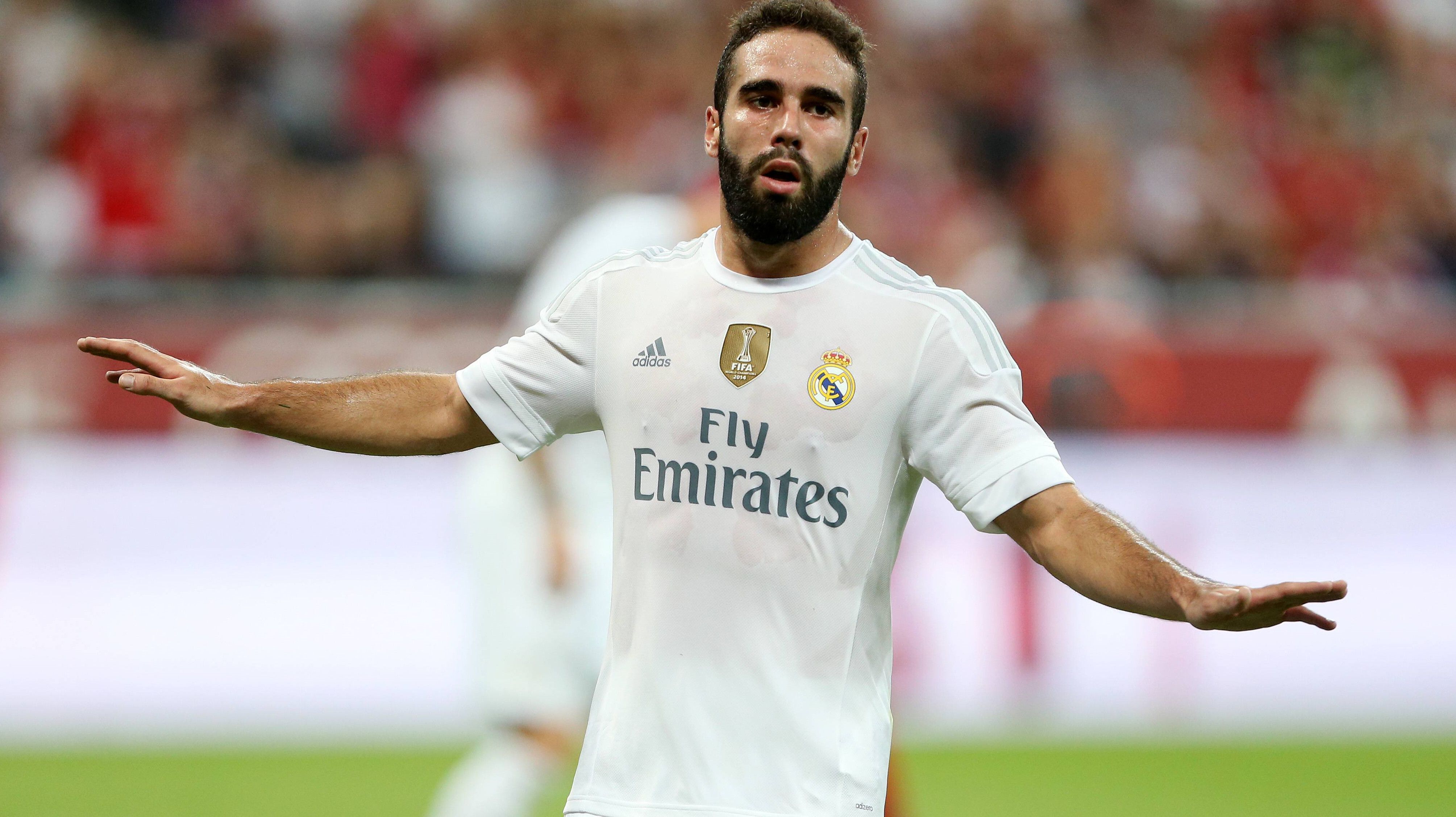 
                <strong>Rechter Außenverteidiger: Daniel Carvajal</strong><br>
                Auf der rechten Abwehrseite vertrauen die Real-Fans Daniel Carvajal. Der ehemalige Leverkusener war unter dem entlassenen Trainer Carlo Ancelotti schon in der Saison 2014/2015 auf dieser Position gesetzt.
              