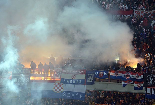 
                <strong>Italien gegen Kroatien - Ausschreitungen beim Länderspiel</strong><br>
                Vor allem der kroatische Fanblock machte mit Pyrotechnik auf sich aufmerksam. Immer wieder wurde während des Spiels gezündelt.
              