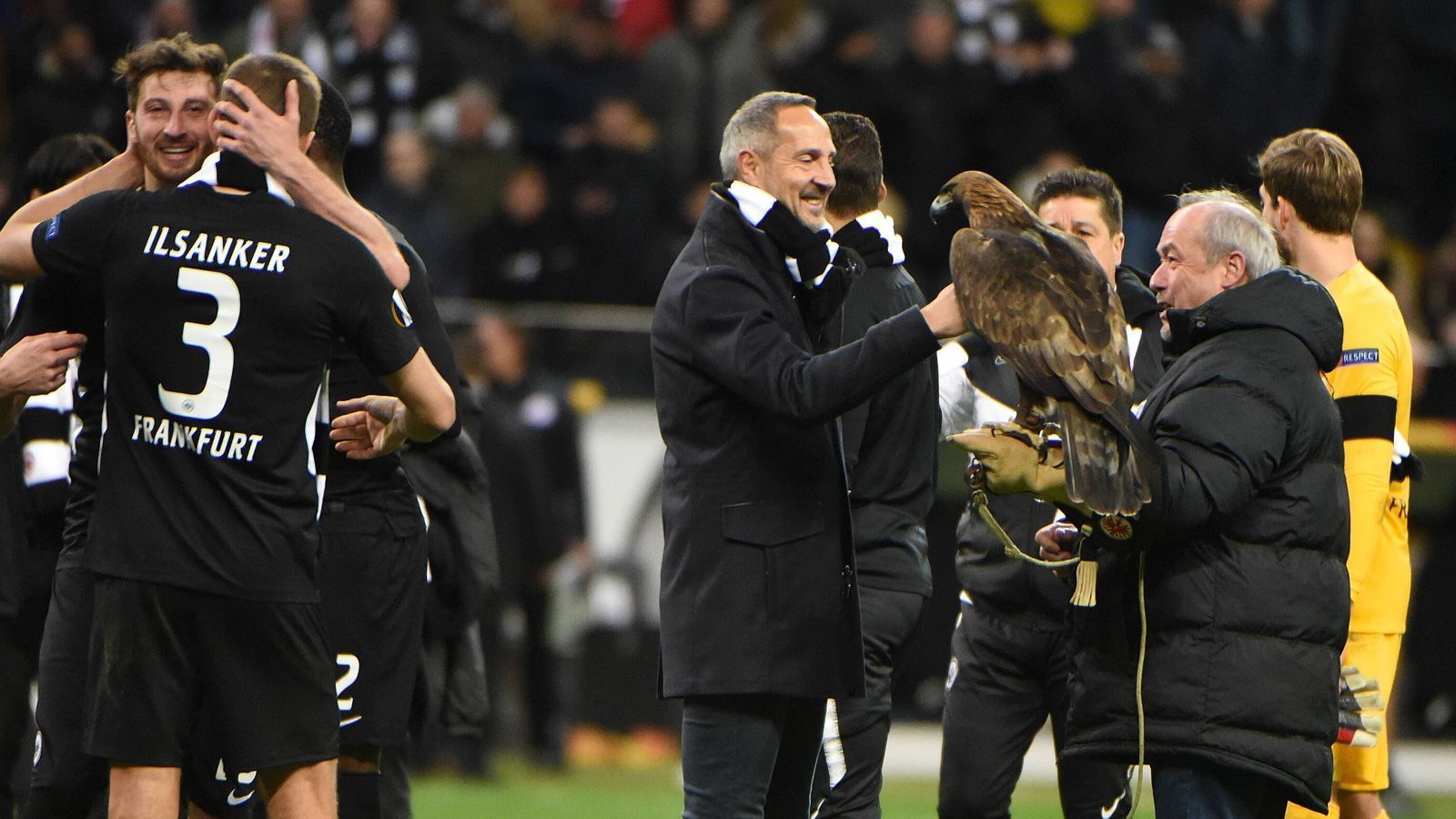 
                <strong>Irgendwann muss der Fluch doch einfach enden</strong><br>
                Auch wenn die Eintracht natürlich krasser Außenseiter in München ist, muss der Fluch der Frankfurter in der Allianz Arena einfach irgendwann enden. Schließlich hat jede Serie irgendwann ein Ende. Vielleicht klappt es ja schon am Samstag.  
              