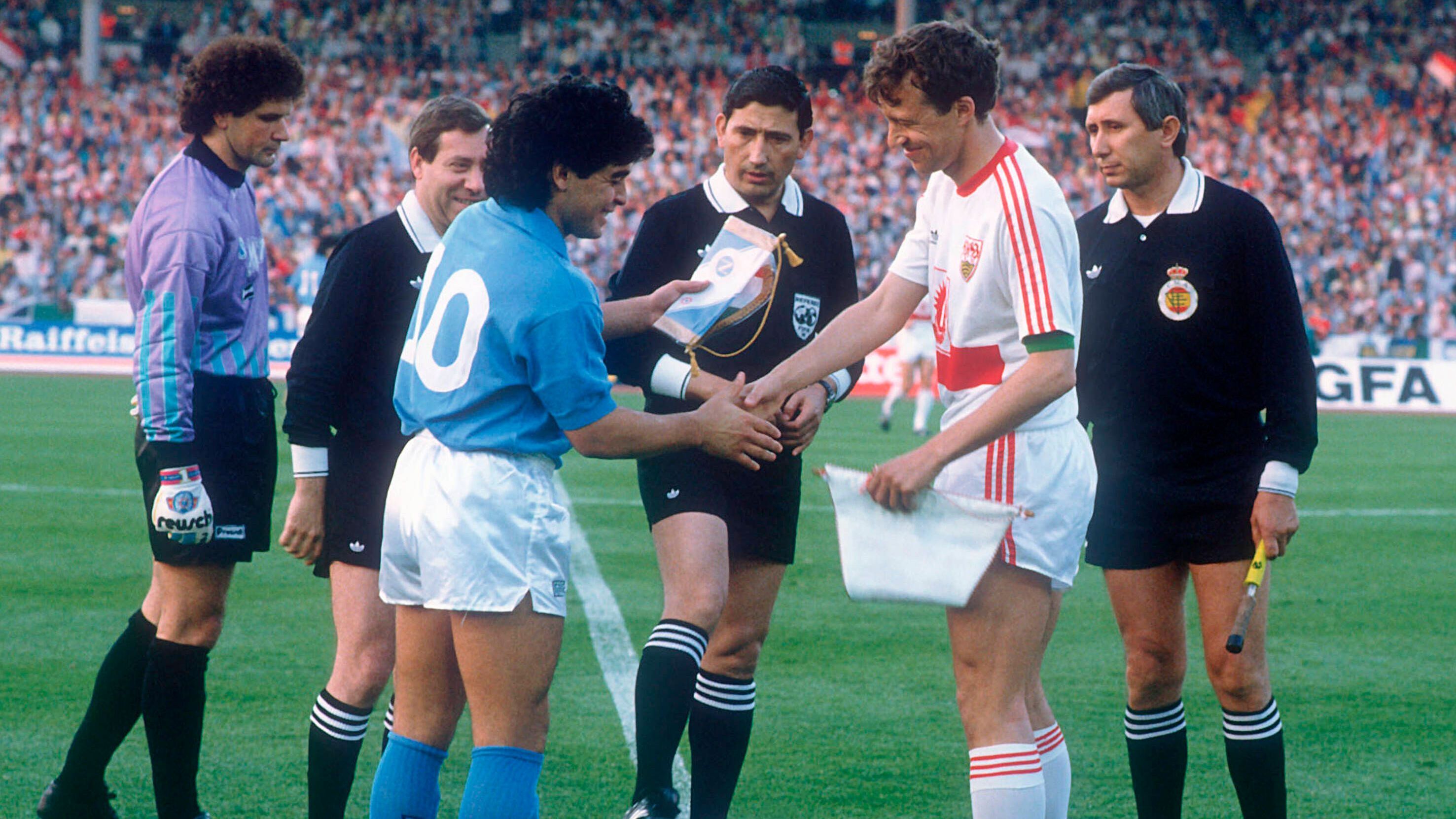 <strong>1988/89: SSC Neapel - VfB Stuttgart</strong><br>Nur ein Jahr später versuchte der VfB sein Glück, allerdings vergeblich. 1:2 und 3:3 hieß es nach zwei Spielen, Napoli mit keinem Geringeren als Diego Maradona wurde Champion.