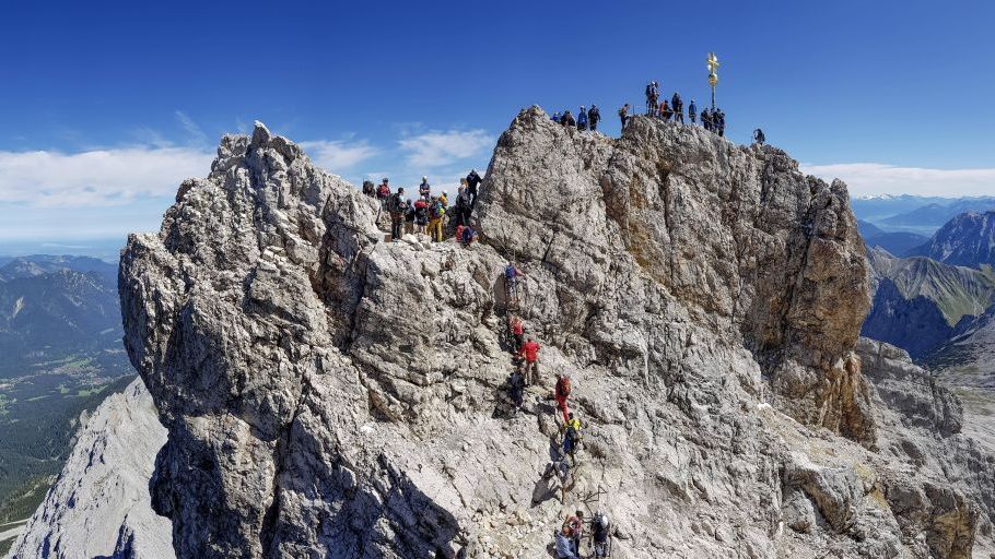 Nicht ganz an die größten Berge der Welt kommt der höchste Berg Deutschlands ran, die Zugspitze mit ihren 2.962 Metern.