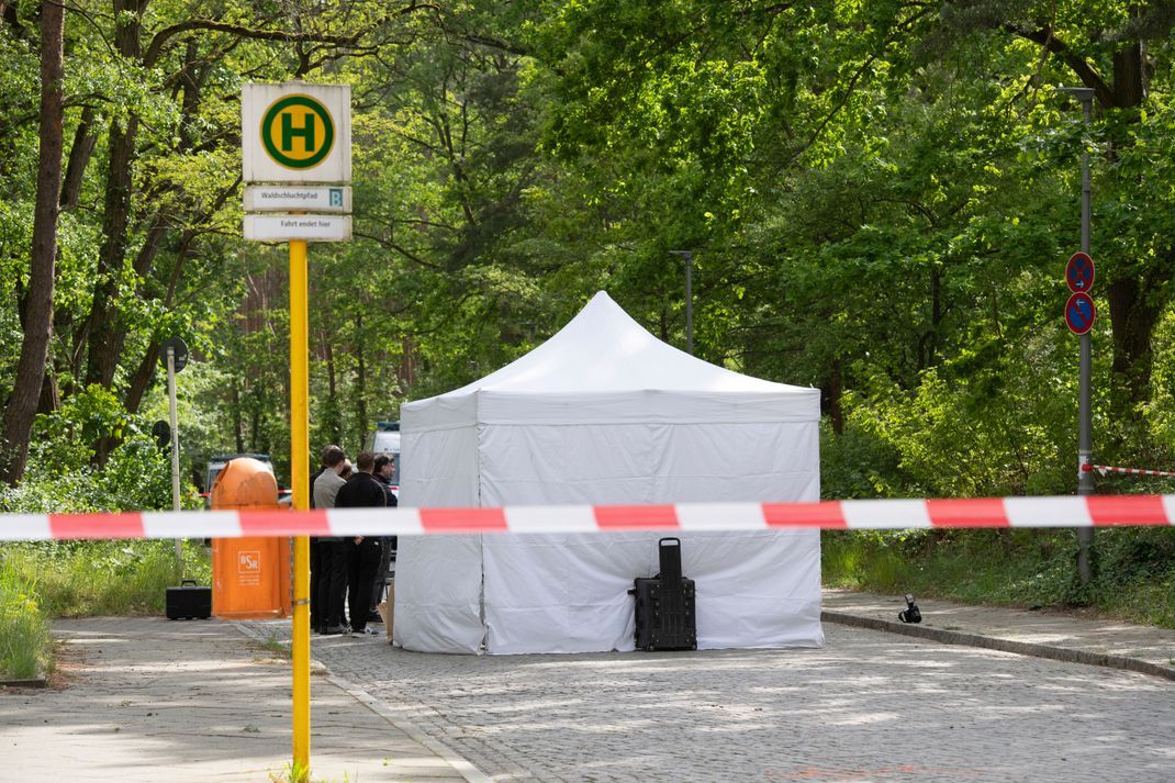Nach tödliche Schüssen in Berlin-Gatow stehen zwei Kinder des Opfers unter Verdacht.