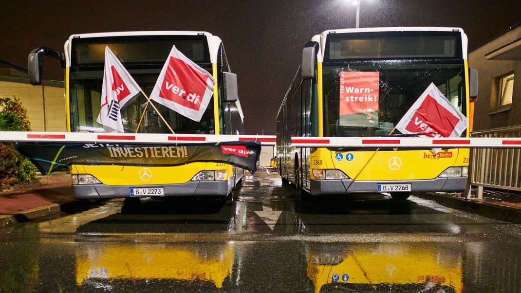 Im öffentlichen Personennahverkehr kommt es am Freitag wegen eines Warnstreiks fast deutschlandweit zu Einschränkungen. 