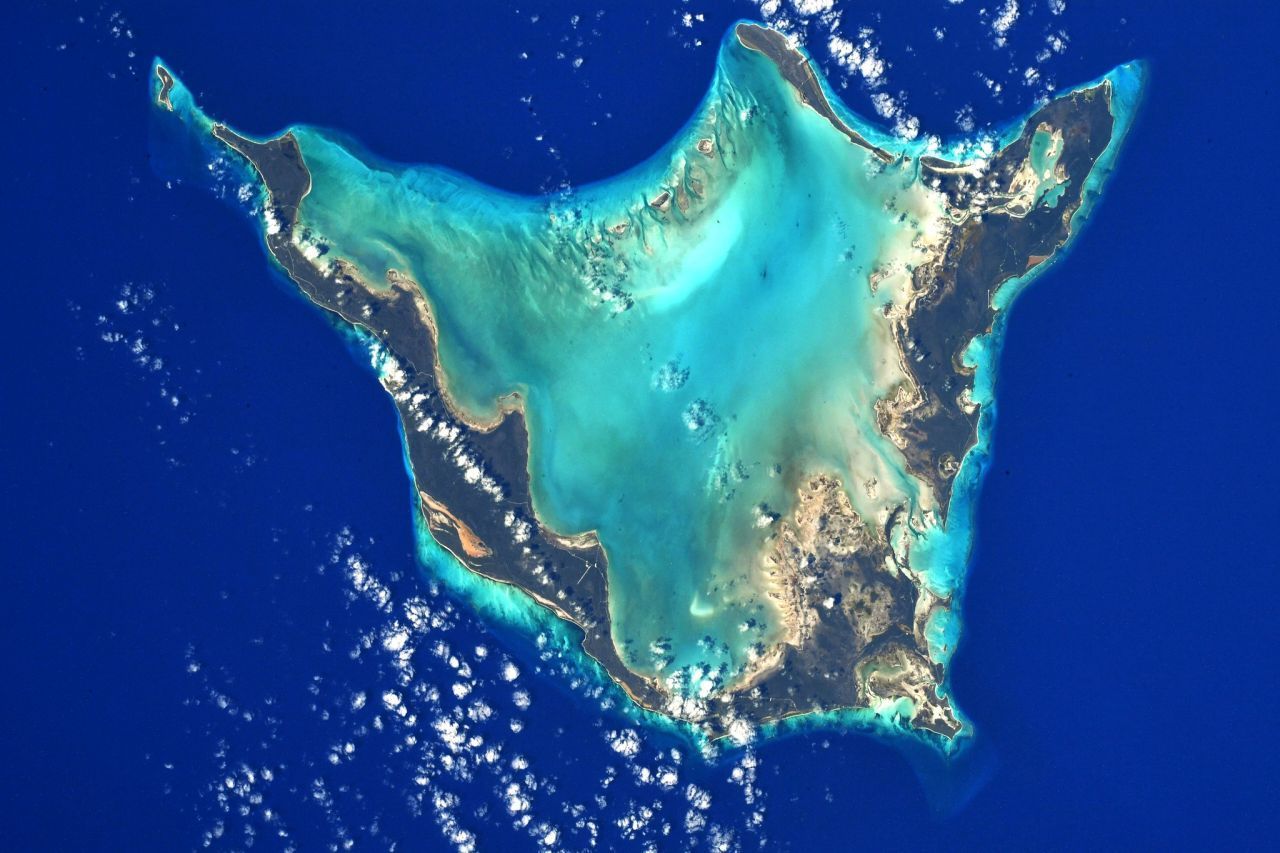 Oder die Korallenriffe der Bahamas. Wer weiß, vielleicht plant Maurer ja schon seinen Tauch-Urlaub für die Zeit nach seinem Raumflug.