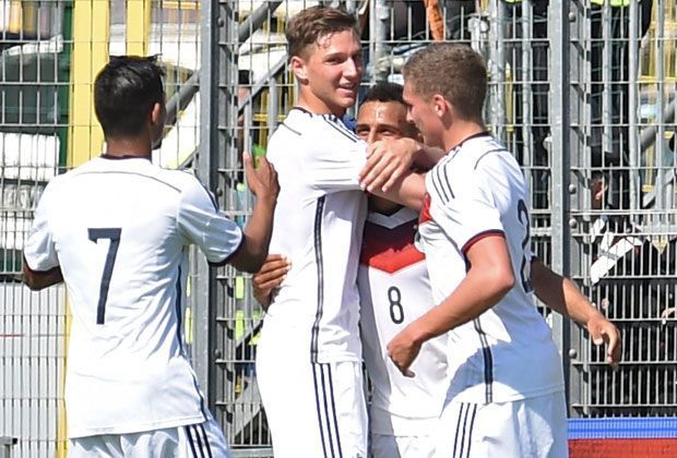 
                <strong>U-20-WM 2015 in Neuseeland</strong><br>
                Die U-20-WM 2015 startet in Neuseeland. Deutschlands Talente sind auch dabei und kämpfen um den Titel - und auch um die Torjäger-Krone. Doch Vorsicht: Nicht für jeden Toptorschützen vergangener Turniere brachte diese Auszeichnung die erhoffte Weltkarriere.
              