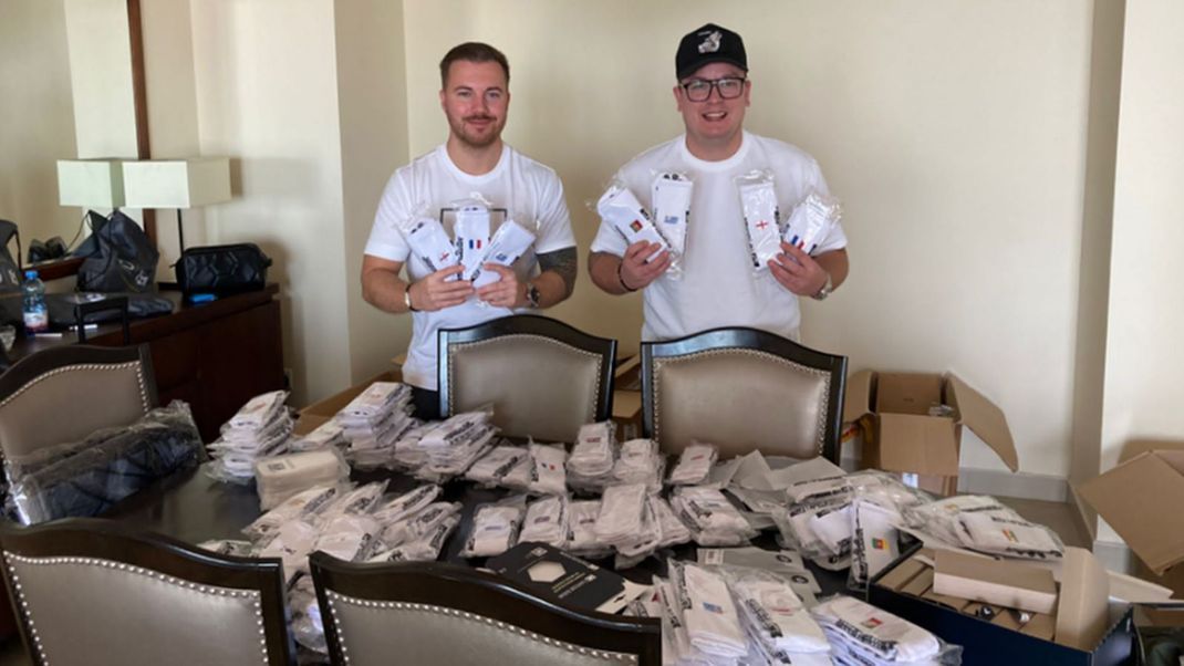 Die Tapedesign-Geschäftsführer Mario Ofner (r.) und Thomas Weber in Doha.
