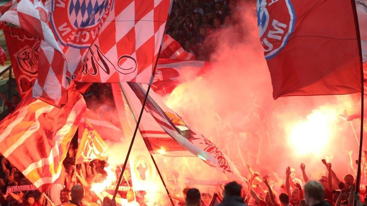 Beide Fanlager fielen beim Pokal-Finale unangenehm auf