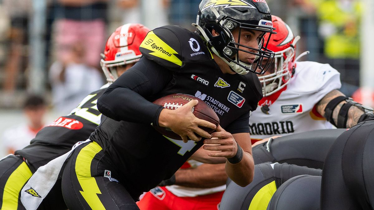 Reilly Hennessey (Stuttgart Surge 4), Stuttgart Surge vs. Madrid Bravox, American Football, European League of Football, Playoffs, Wild Card, Saison 2025, 23.08.2025, Stuttgart Surge vs. Madrid Bra...