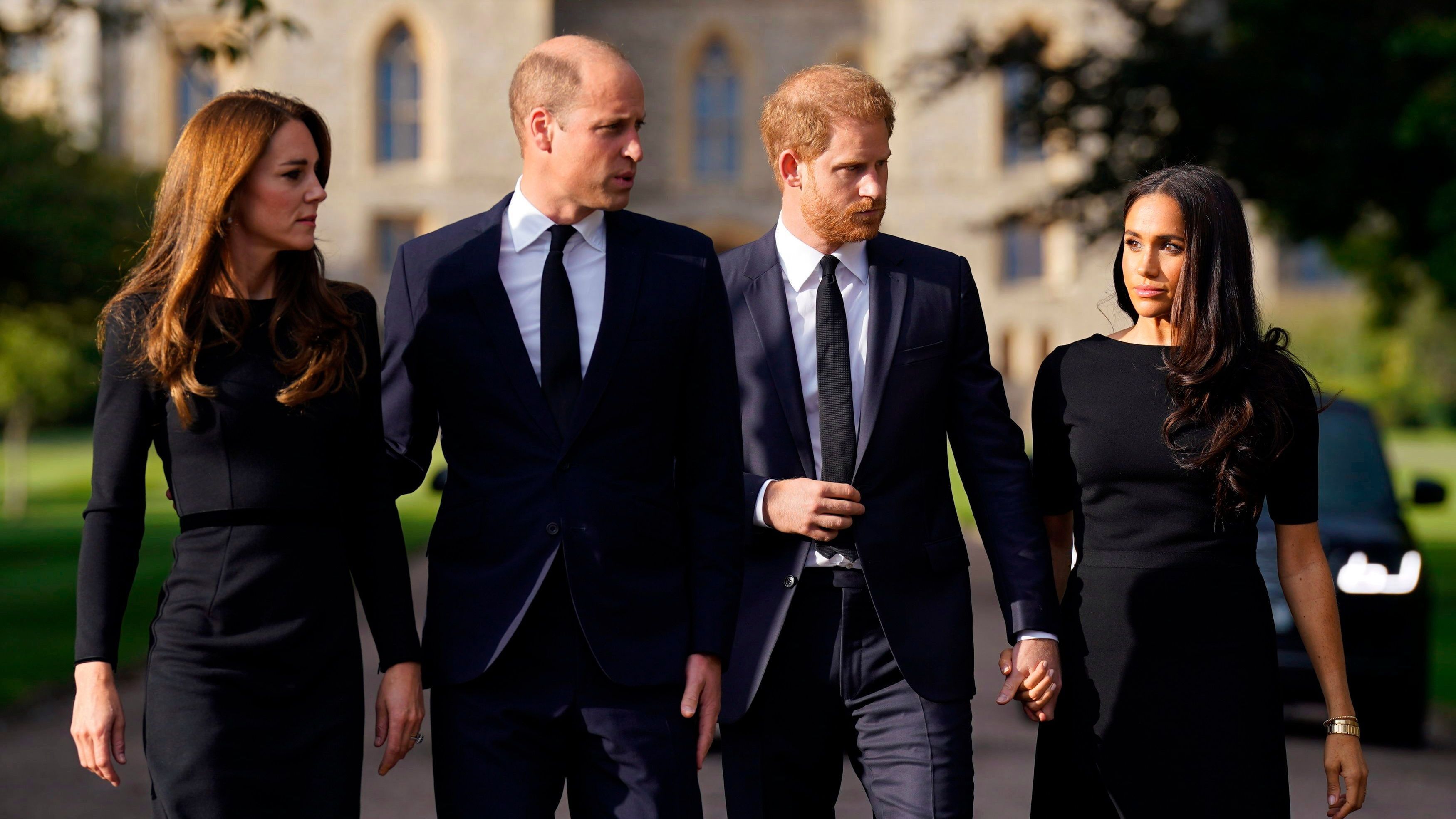 Prinzessin Kate, Prinz William, Prinz Harry und Herzogin Meghan zeigen sich zum ersten Mal wieder gemeinsam in der Öffentlichkeit.