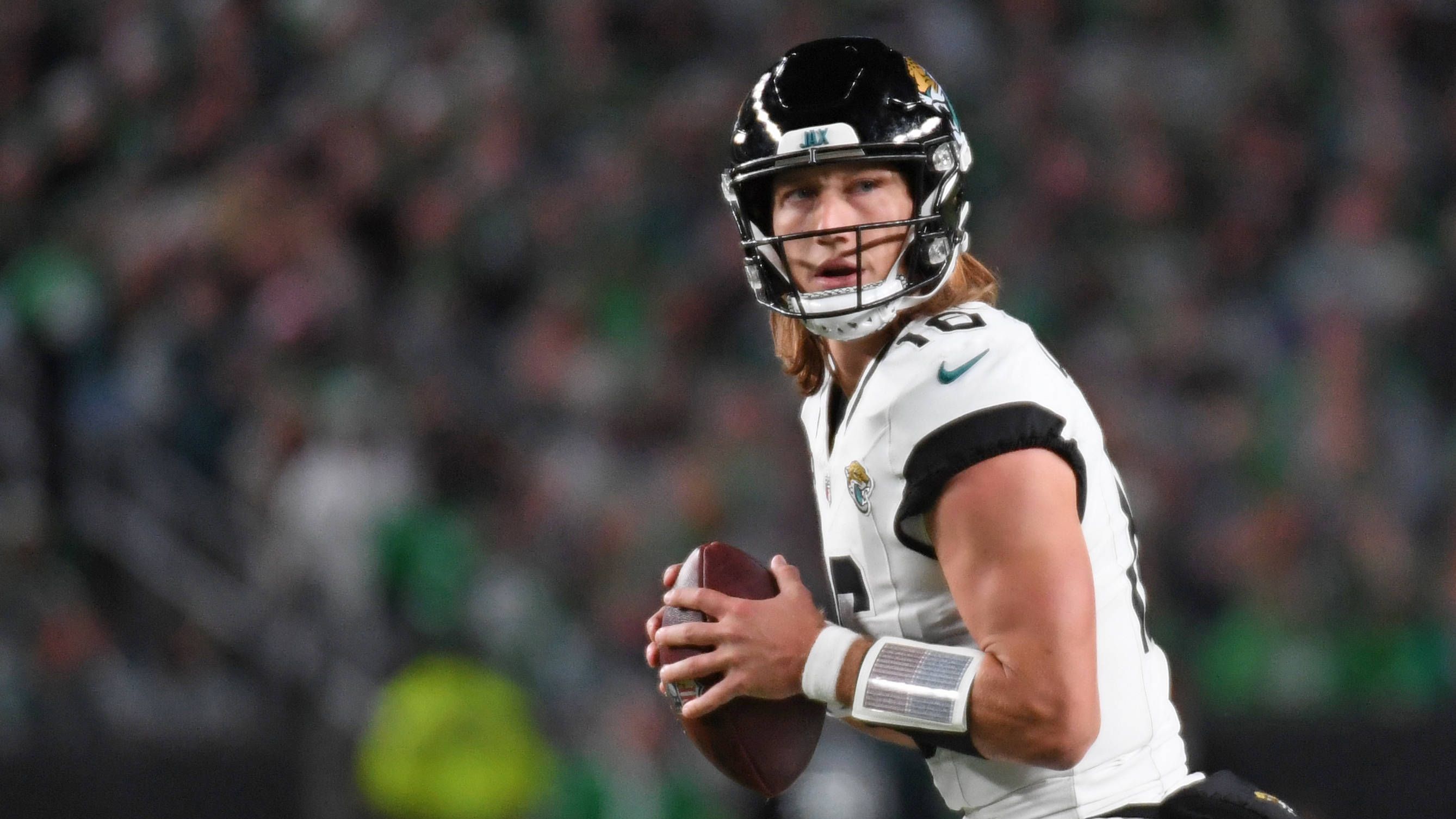 <strong>Trevor Lawrence (Jacksonville Jaguars)</strong><br>Trevor Lawrence fehlte den Jaguars bereits bei den Minnesota Vikings, mit Ersatz Mac Jones erzielte man gerade einmal sieben Punkte. Jetzt ist klar: Ihr Starting-QB wird auch am Sonntag gegen die Detroit Lions nicht auflaufen können. Das gab HC Doug Pederson am Mittwoch bekannt. Lawrence laboriert schon seit letzter Woche an einer Schulterverletzung und konnte nur eingeschränkt trainieren.