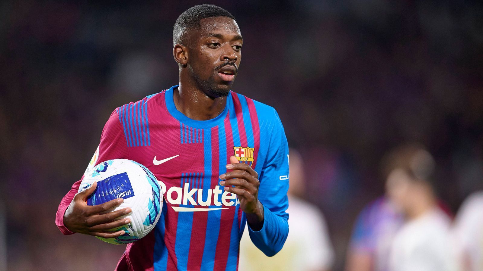 
                <strong>Ousmane Dembele</strong><br>
                Lange wurde über einen Abgang des Franzosen spekuliert, doch nun hat der 25-Jährige seinen Vertrag bei den Blaugrana bis 2025 verlängert. Unter Xavi blühte das Sorgenkind Barcas wieder auf und dürfte in der kommenden Saison wie gewohnt auf dem Flügel zum Einsatz kommen.
              