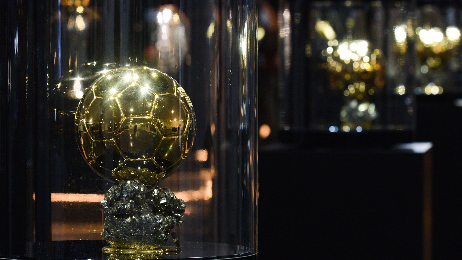 <strong>Die Gewinner des Ballon d'Or seit 1990</strong><br>Der Ballon d'Or ist die prestigeträchtigste Auszeichnung, die ein Fußballer gewinnen kann. Welchen Spielern wurde diese besondere Ehre in den vergangenen Jahrzehnten zuteil? <strong><em>ran</em></strong> zeigt die Preisträger seit 1990.