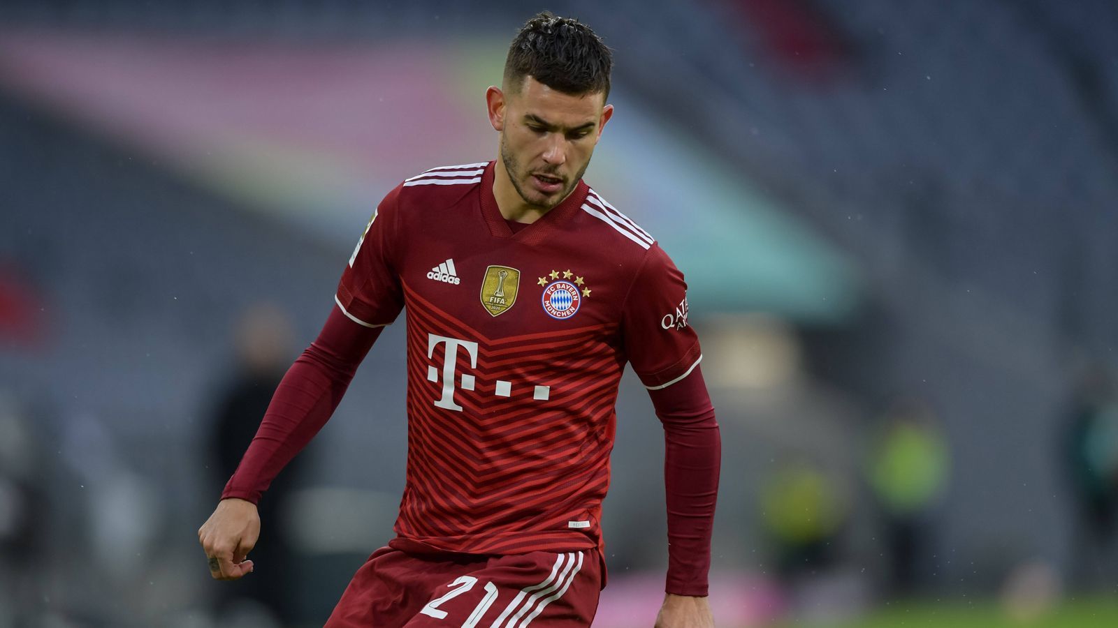 
                <strong>Lucas Hernandez</strong><br>
                Hat mit Coulibaly so seine Probleme. Steht auch sonst nicht immer richtig. Leistet sich zudem in der ersten Halbzeit zu viele Fehlpässe, die jedoch keinen Schaden mit sich bringen. Fällt hinter Süle und Pavard etwas ab. ran-Note: 4
              