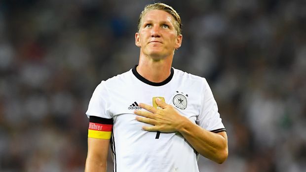 
                <strong>Schweinsteigers emotionaler DFB-Abschied</strong><br>
                Das war es dann.
              