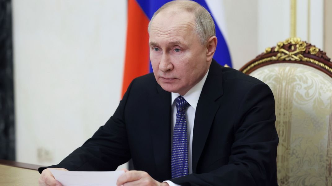 Wladimir Putin kritisiert, dass Russland nicht zur Friedenskonferenz in die Schweiz eingeladen worden ist.