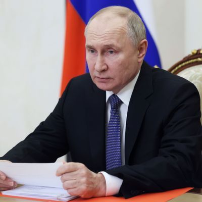 Wladimir Putin, Präsident von Russland, kritisiert, dass Russland nicht zur Friedenskonferenz in die Schweiz eingeladen worden sei. 