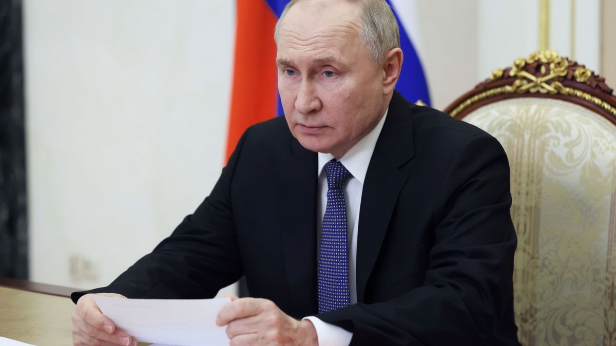 Wladimir Putin, Präsident von Russland, kritisiert, dass Russland nicht zur Friedenskonferenz in die Schweiz eingeladen worden sei. 