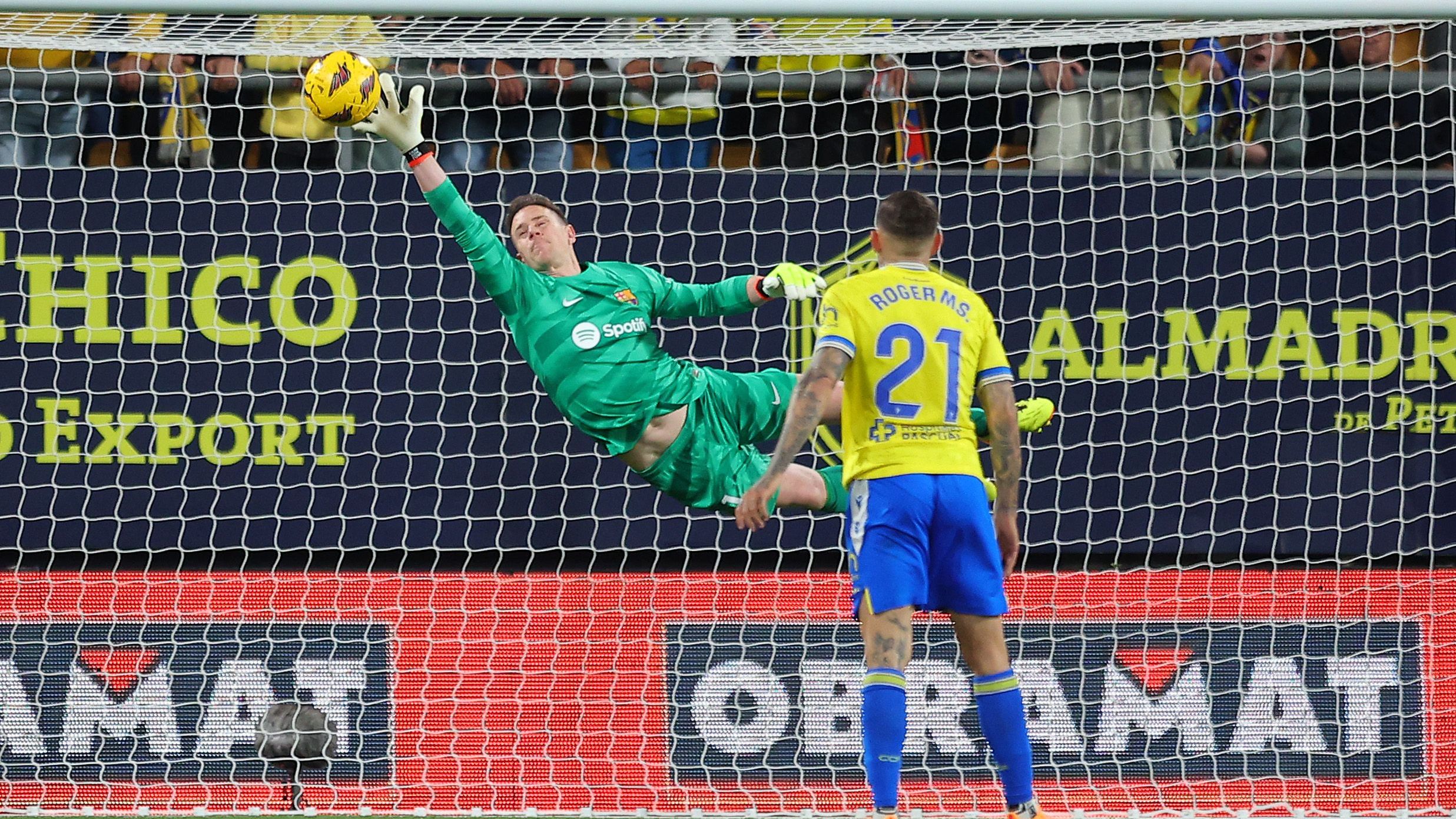 <strong>Platz 10 - geteilt: Marc-André ter Stegen (Barca) - 32</strong><br>Ter Stegen ist es in seiner gesamten Karriere nie so wirklich gelungen, aus dem Schatten von Manuel Neuer herauszutreten. Dabei ist der Barca-Keeper ein herausragender und ungemein kompletter Keeper. Der frühere Gladbacher gewann 2015 in seinem ersten Barca-Jahr die Champions League, musste mit den Katalanen aber auch schon Krisen meistern.&nbsp;