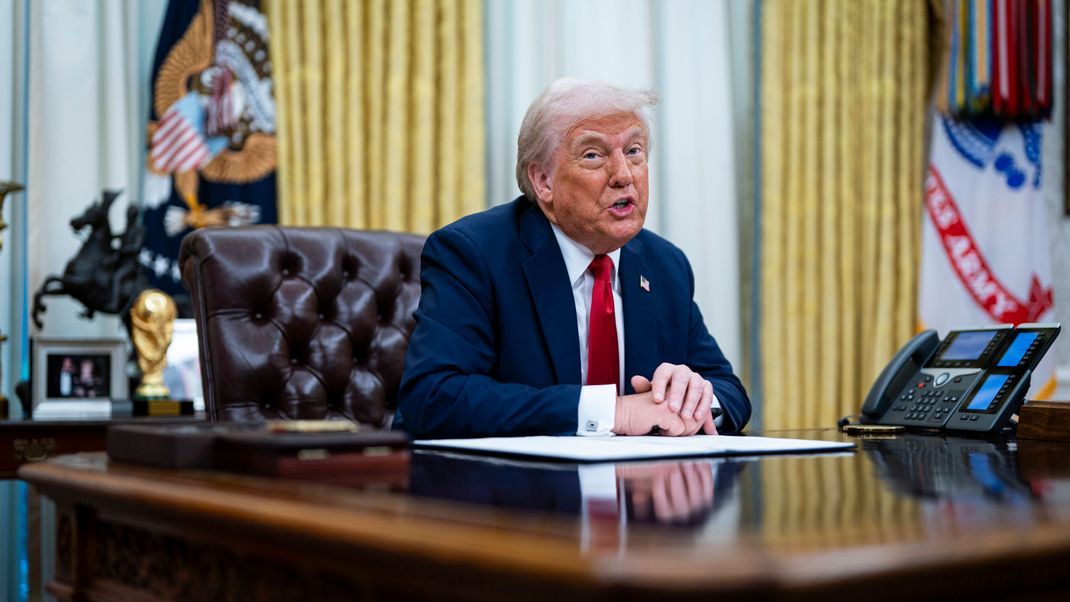 US-Präsident Trump schwingt wieder den Zoll-Hammer. (Archivbild)