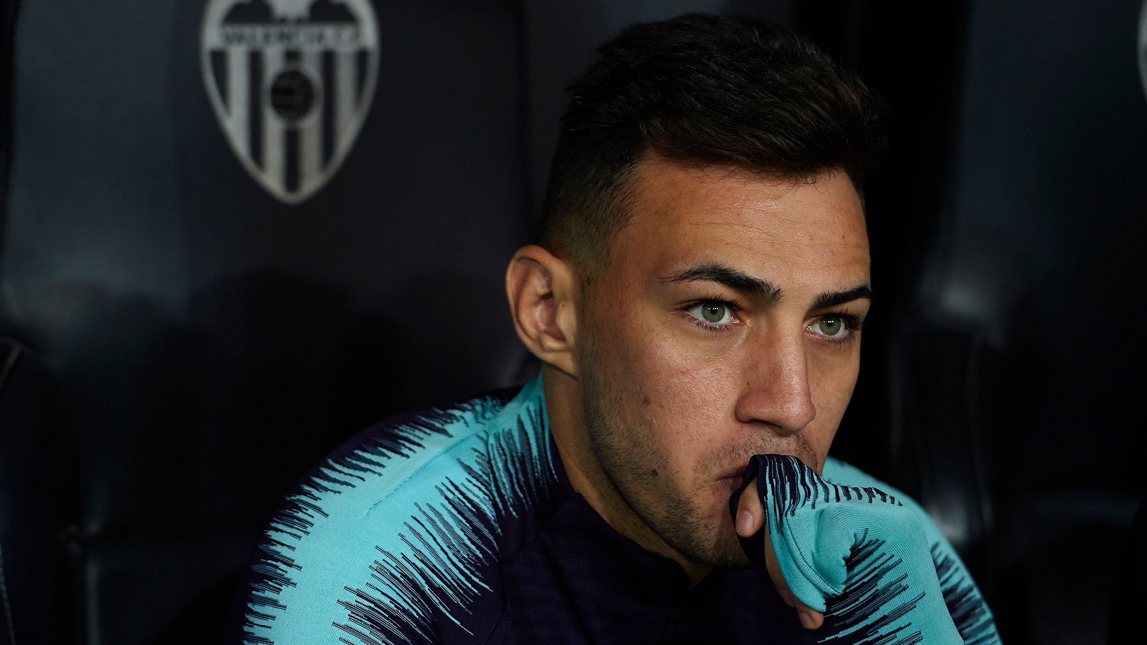 
                <strong>Munir-Abgang</strong><br>
                Nach dem Wechsel von Offensivkraft Munir El Haddadi zum FC Sevilla im Januar für rund eine Million Euro sucht man deshalb verstärkt nach einem Backup im Angriff. Dabei soll Trainer Valverde vor allem ein Auge auf ältere, erfahrene Spieler geworfen haben.
              