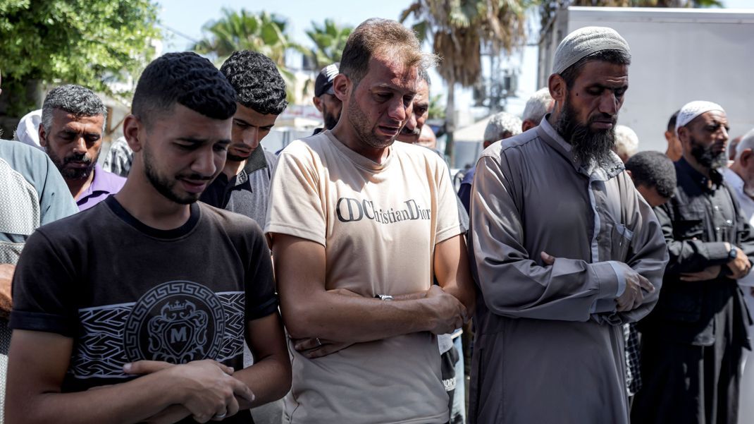 Menschen im Gazastreifen trauern um ihre Angehörigen.