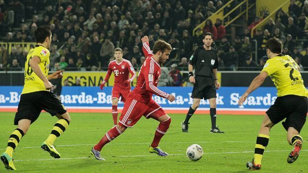 
                <strong>November 2013: Bayern-Tor bei der Rückkehr</strong><br>
                Denn Mario Götze trifft ausgerechnet gegen seinen ehemaligen Verein. Der FC Bayern gewinnt das Top-Duell 3:0. Während seine Mitspieler feiern, verzichtet Götze auf den Jubel. 
              