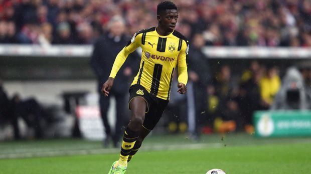 
                <strong>Mittelfeld - Ousmane Dembele (Borussia Dortmund)</strong><br>
                Der Franzose Ousmane Dembele ist wohl das Paradebeispiel für Dortmunds Verjüngungskur im Sommer 2016. Zwar war die kolportierte Ablösesumme von 15 Millionen Euro nicht gerade Kleingeld für den BVB, doch die Investition hat sich bislang vollends gelohnt. In der Bundesliga trug der Offensivspieler 19 Scorer-Punkte zu Platz 3 bei. Zudem schoss Dembele die Borussia durch seinen Treffer beim 3:2-Sieg im Halbfinale beim FC Bayern ins Endspiel des DFB-Pokals. Ein Glück für Dortmund, dass sie den Shootingstar der Saison 2016/17 noch bis zum Sommer 2021 unter Vertrag haben.
              